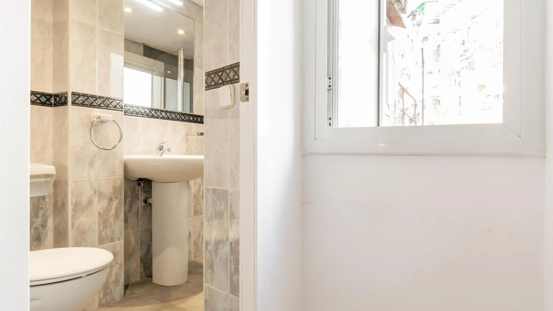 Charming Central Gem In Poble Sec Barcelona